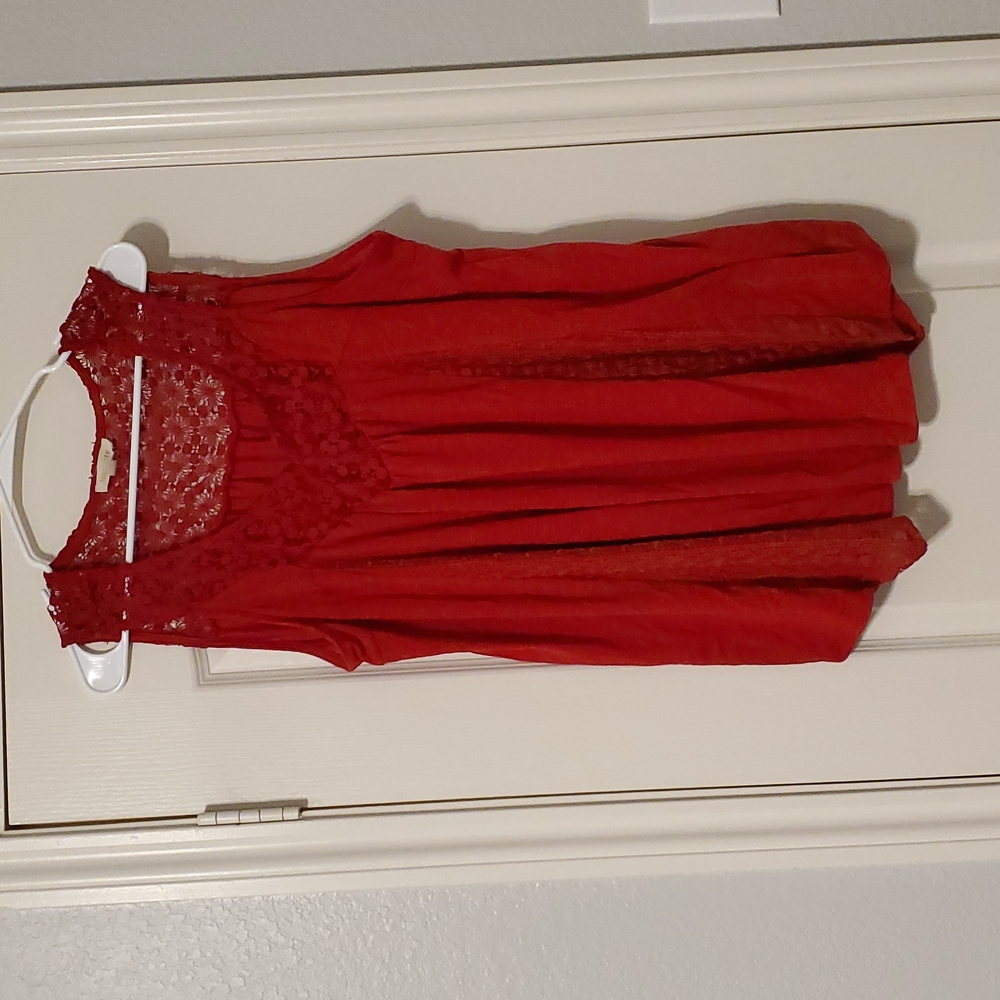 Red lace tanktop